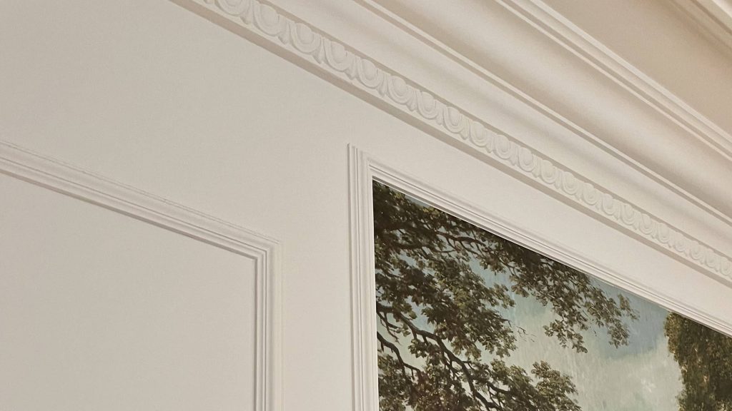 rebordes de flores en pared