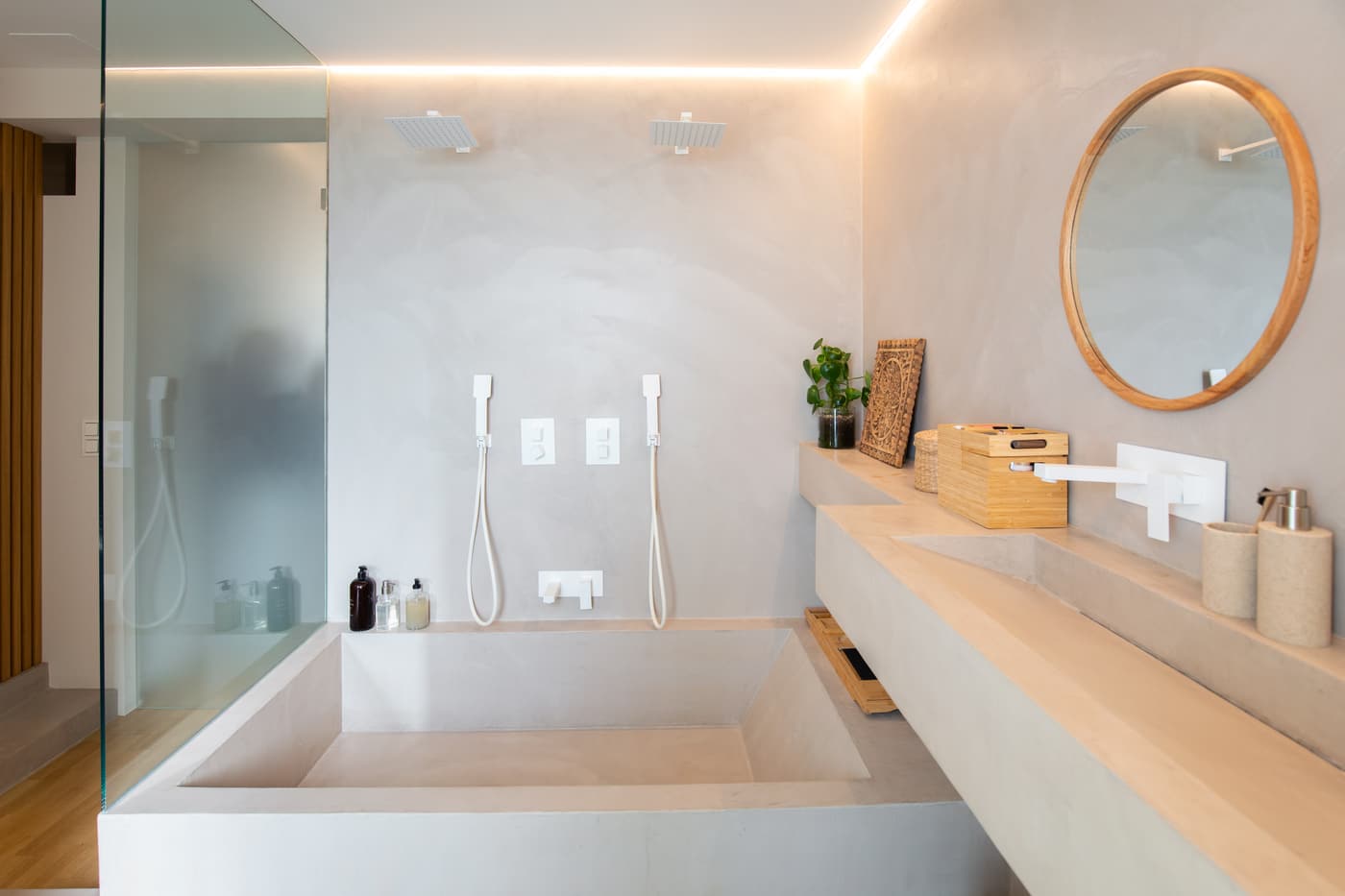 Bañera de obra de microcemento