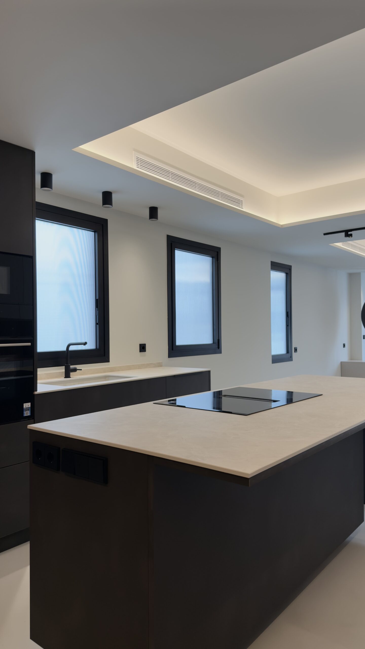 Isla oscura junto a las ventanas, proyecto ZGG 21