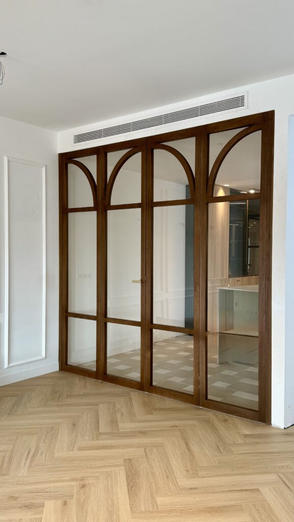 Separador de ambientes de madera