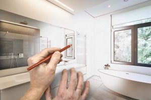 persona dibujando sobre plano