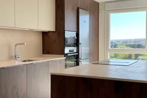 reforma de cocina con ventanal