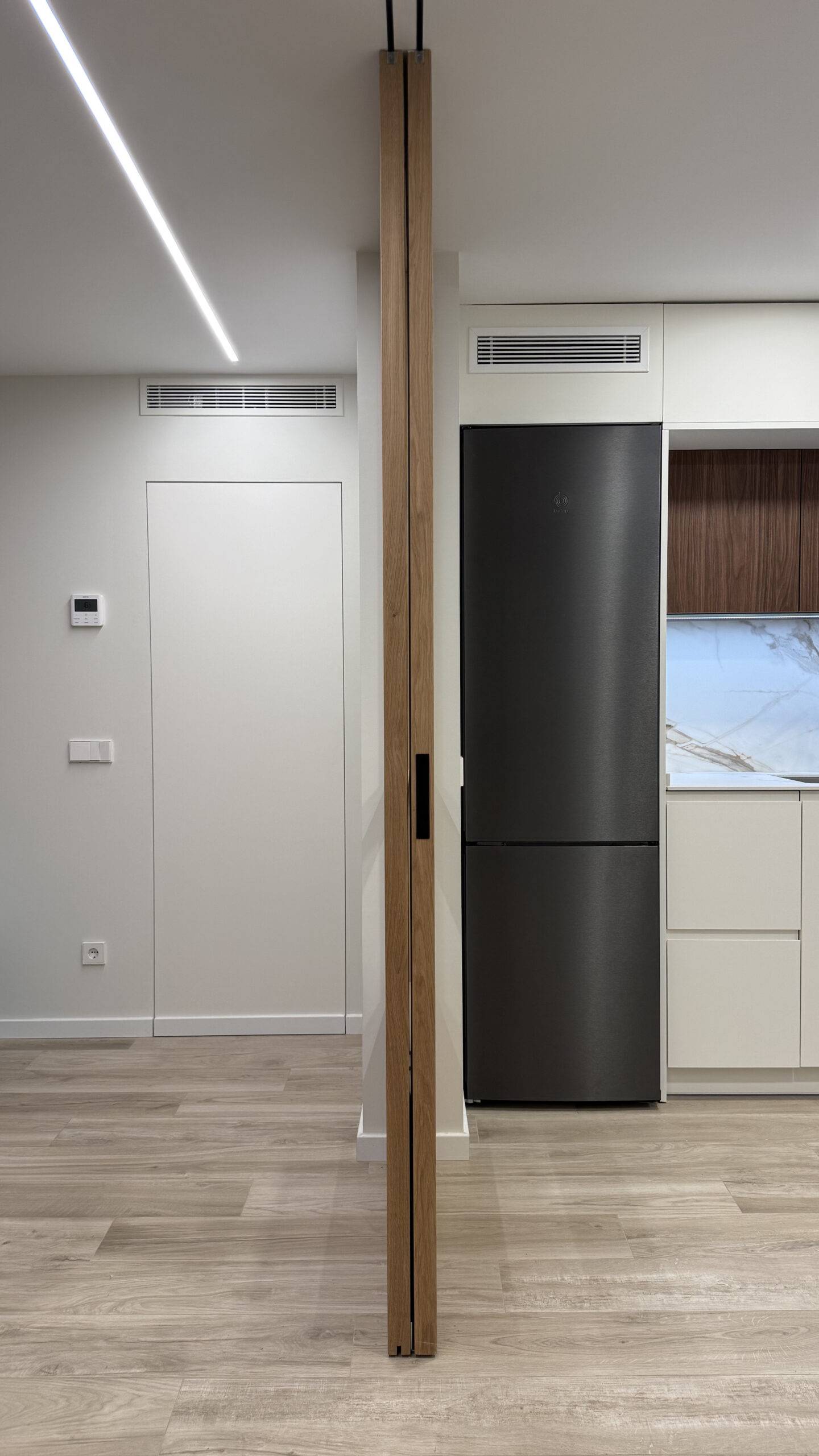 Cocina y carpintería de madera en vivienda reformada (CT40)