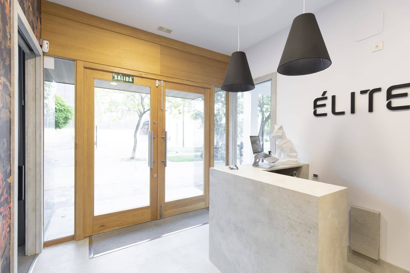 Recepción del centro de estética y bienestar Centro Élite en Zaragoza