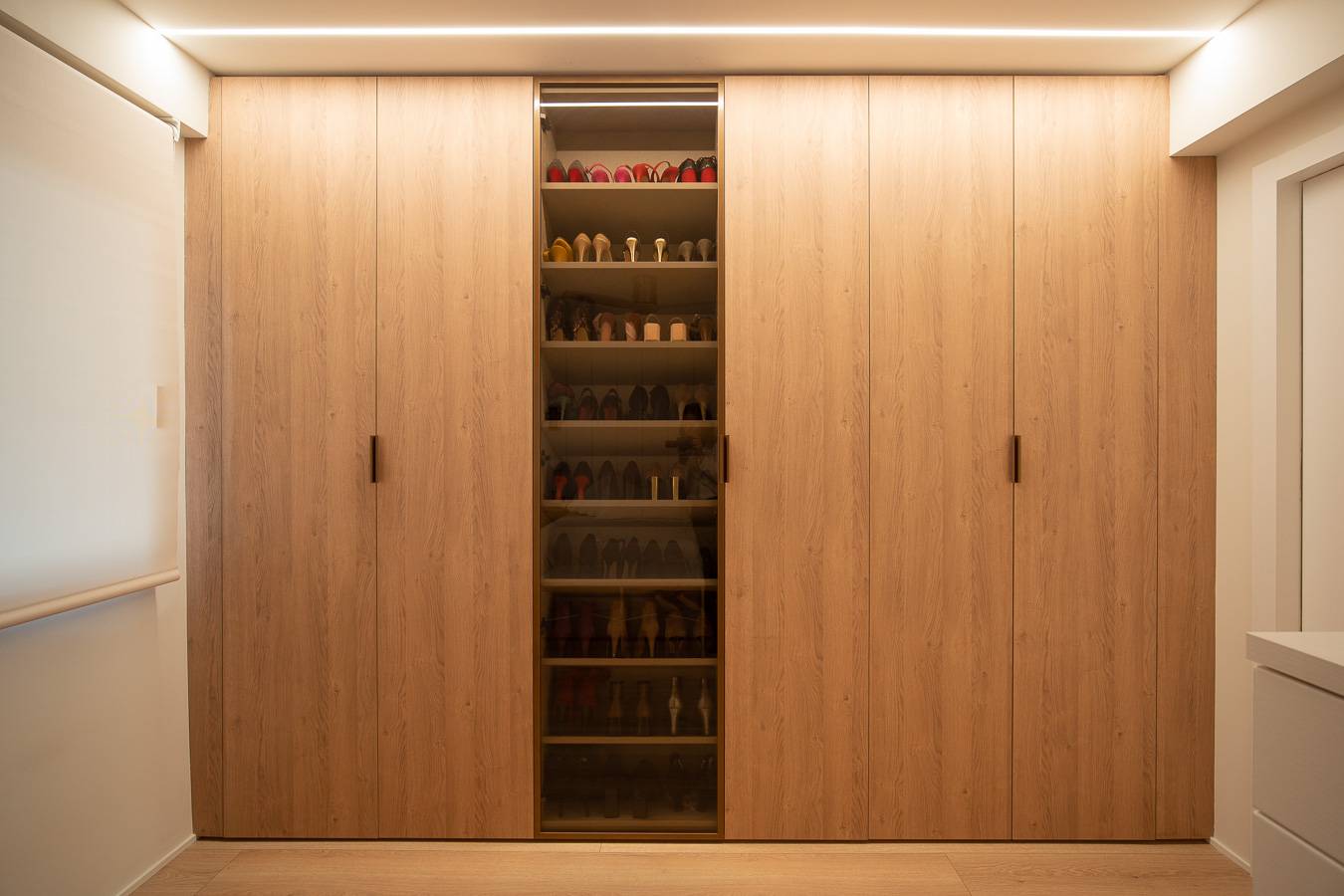 Armario de madera a medida con puertas correderas (IP06)