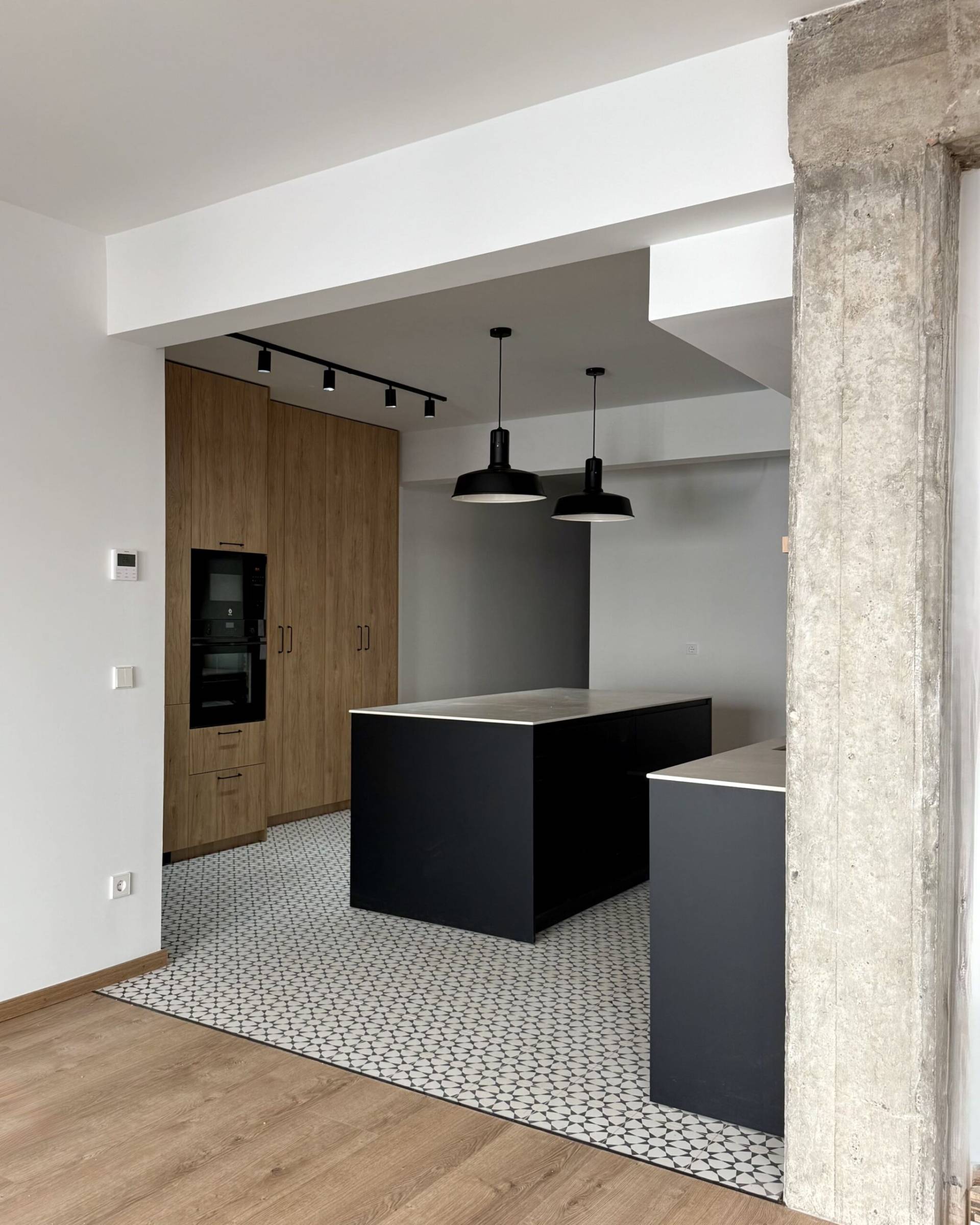 salon reformado con suelo de madera
