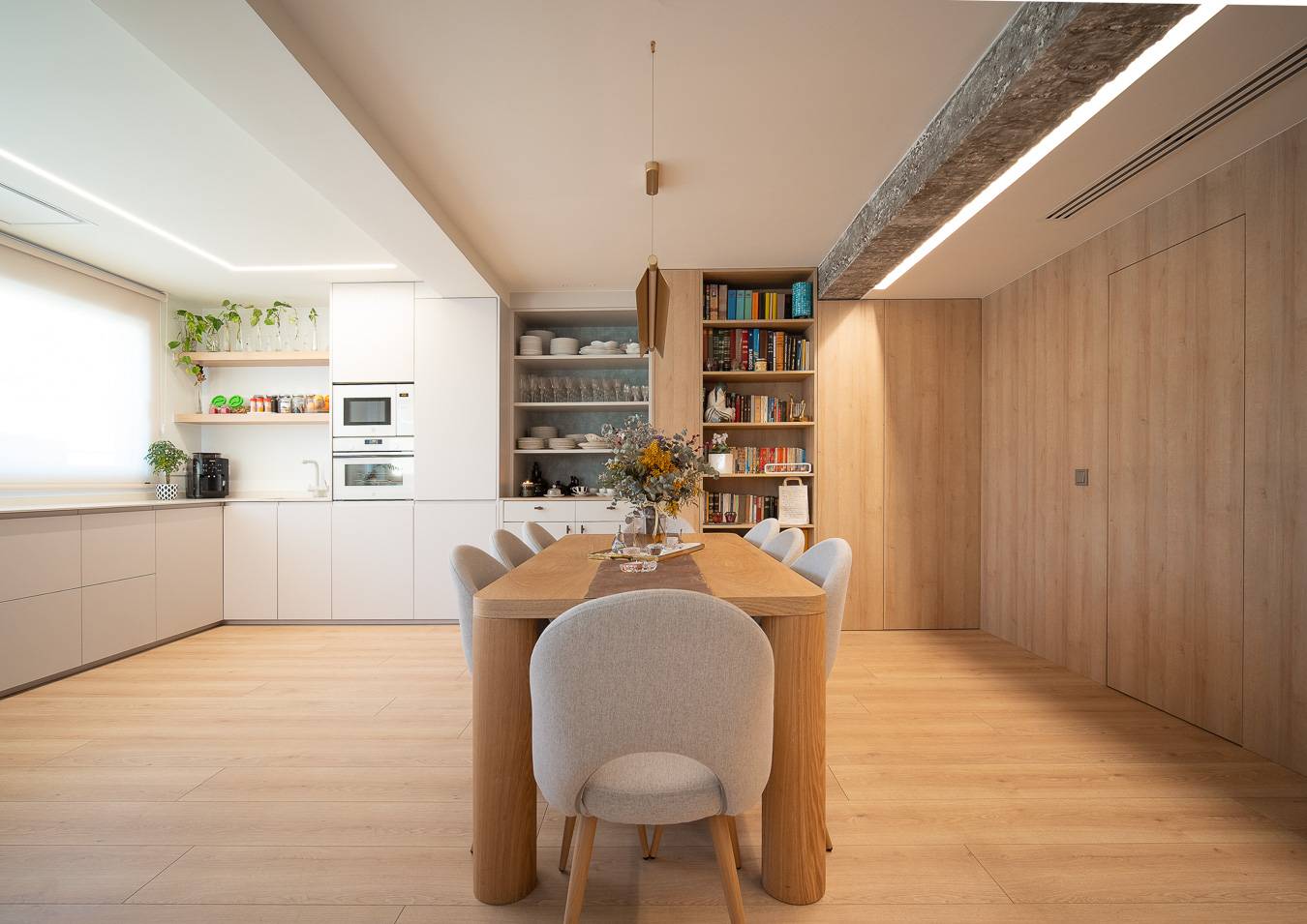 Cocina abierta al comedor y al salón en piso reformado (IP06)